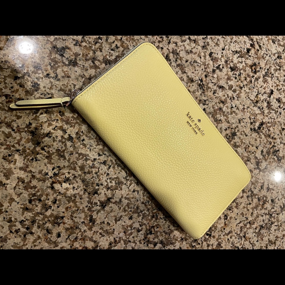Kate Spade large Jackson continental zip wallet. In the color limelight.